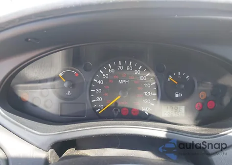 2000 Ford Focus Lx z USA, uszkodzony, nr VIN 1FAFP33P8YW335263